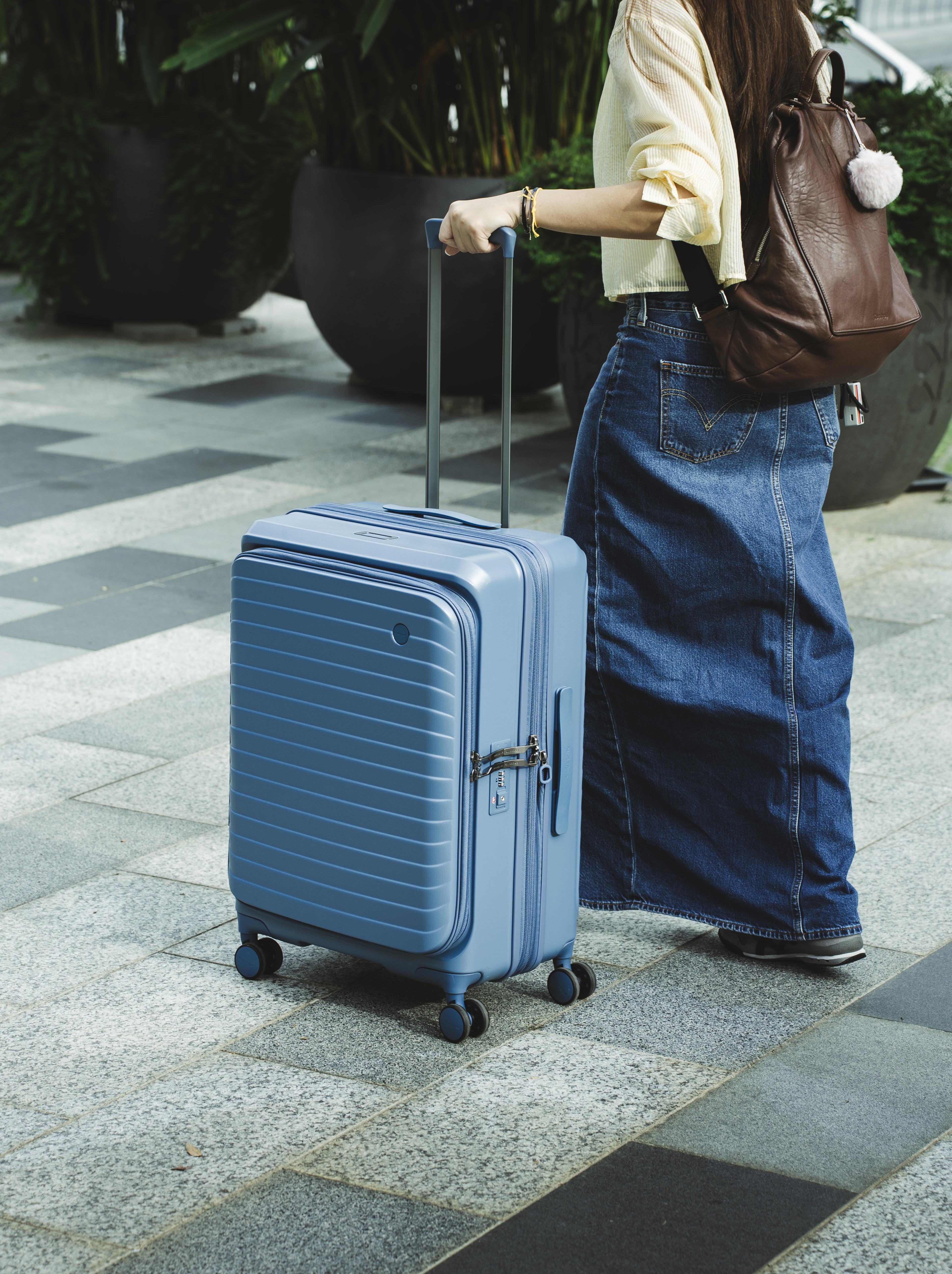 CROSSING INVI 25" Medium Expandable Luggage With Front & Middle Access V3