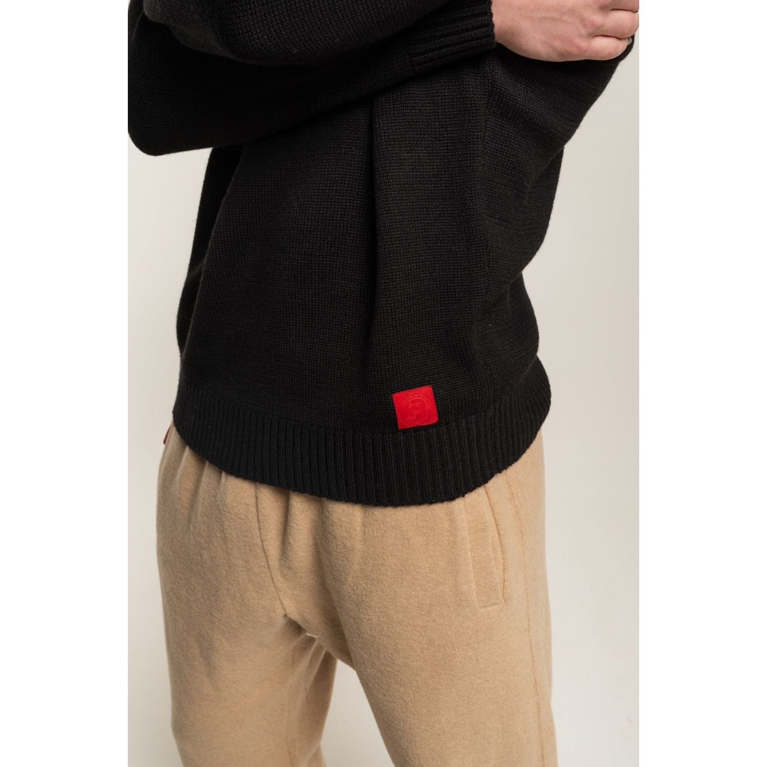 Paire Silknit Unisex Classic Crewneck Sweater (Black)