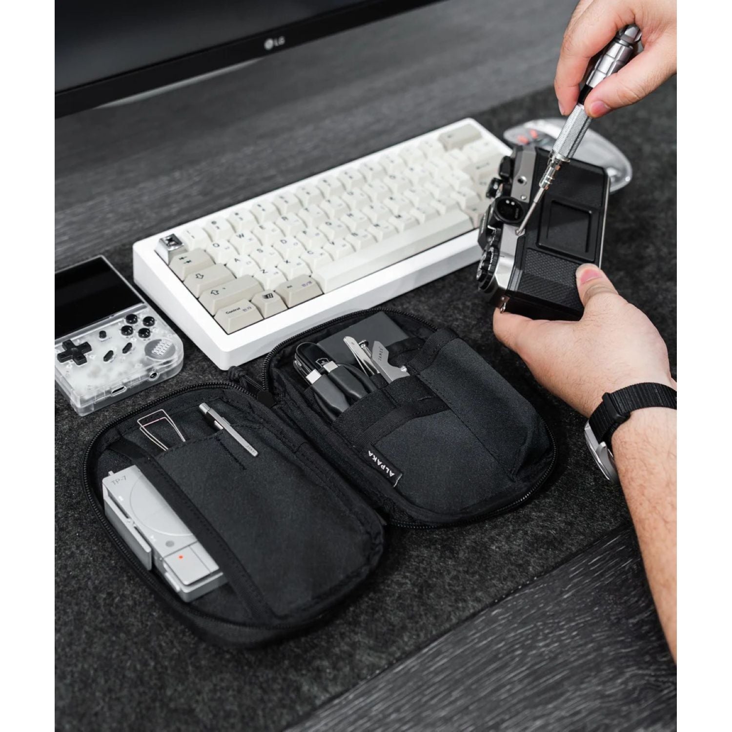 ALPAKA Admin Pouch Pro