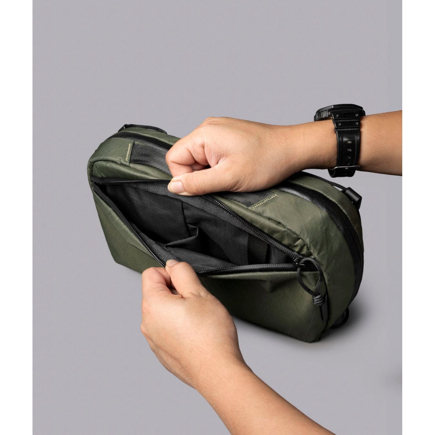 ALPAKA Eclipse Gaming Sling