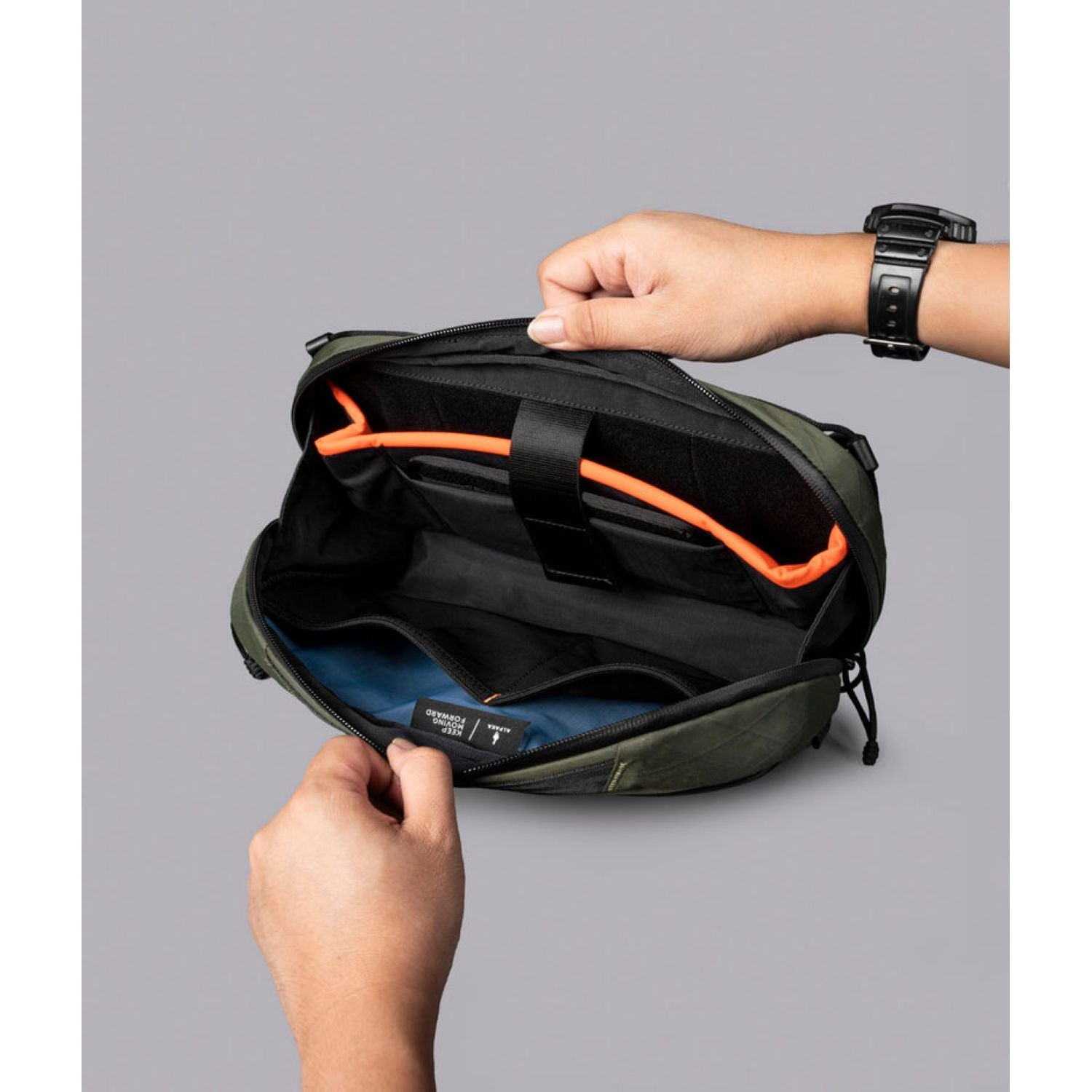 ALPAKA Eclipse Gaming Sling