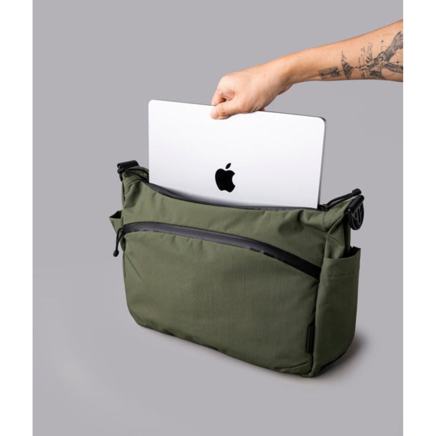 ALPAKA Flight Satchel