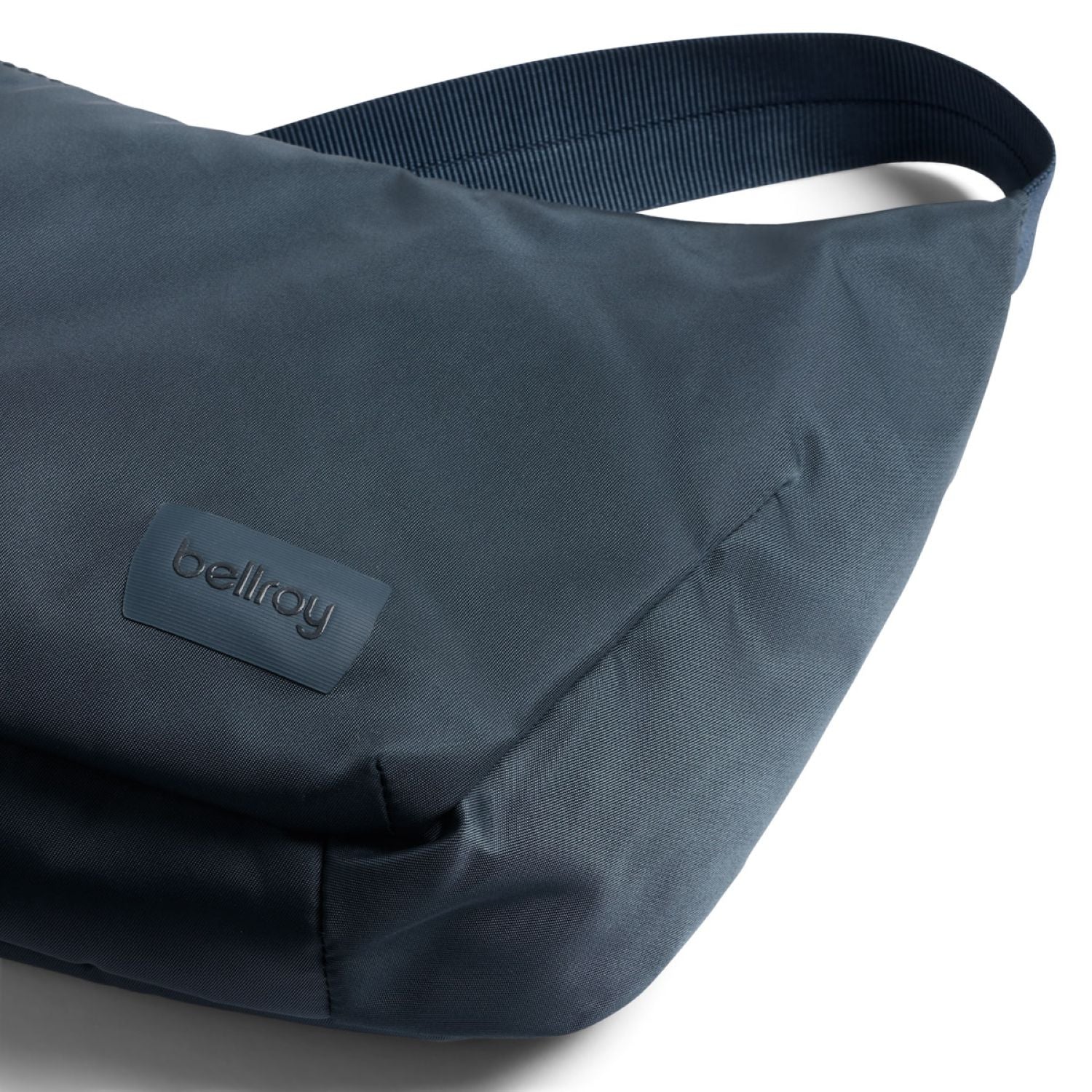 Bellroy Laneway Crescent Bag 2.5L
