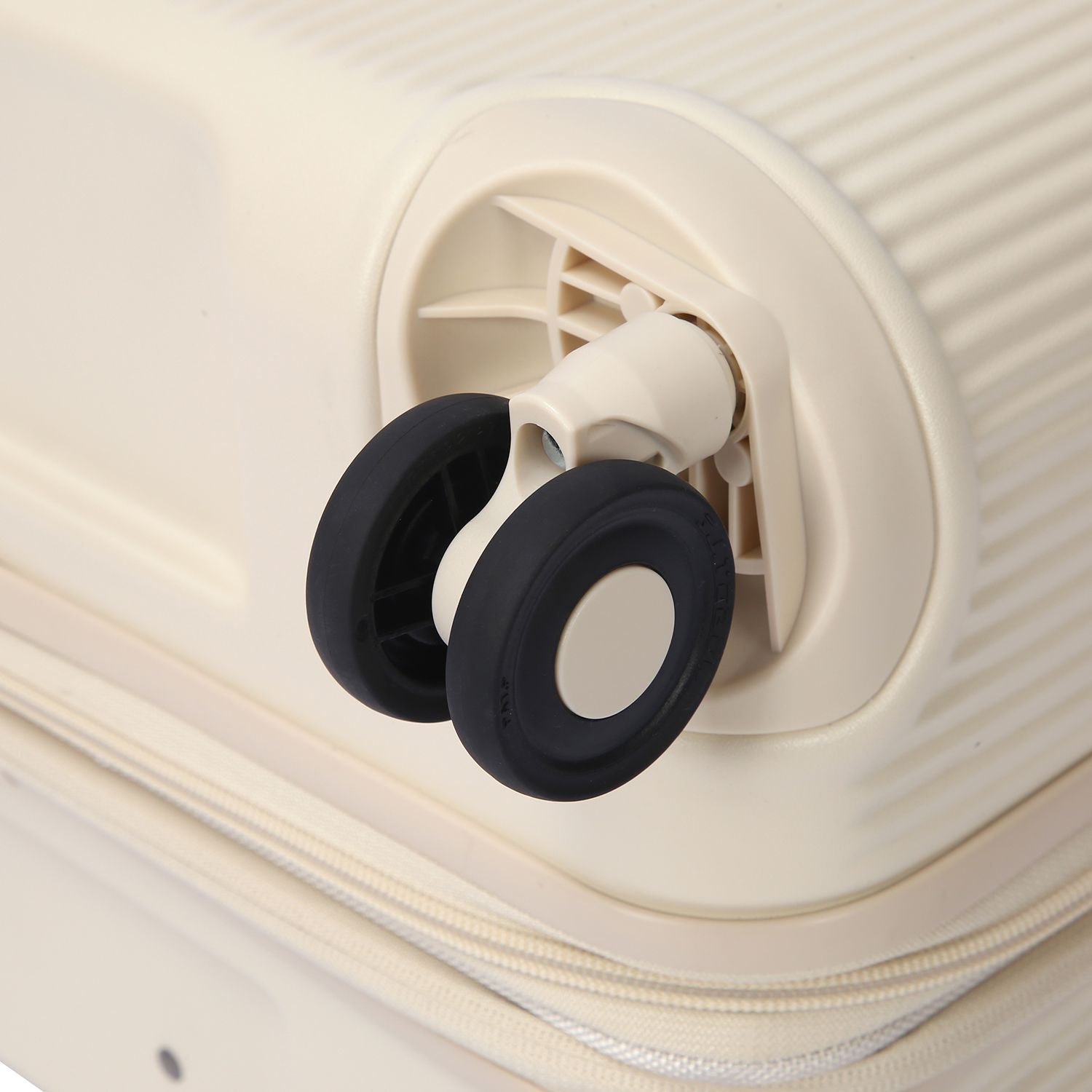 Crossing RIVE Polycarbonate Hard Case Medium Luggage