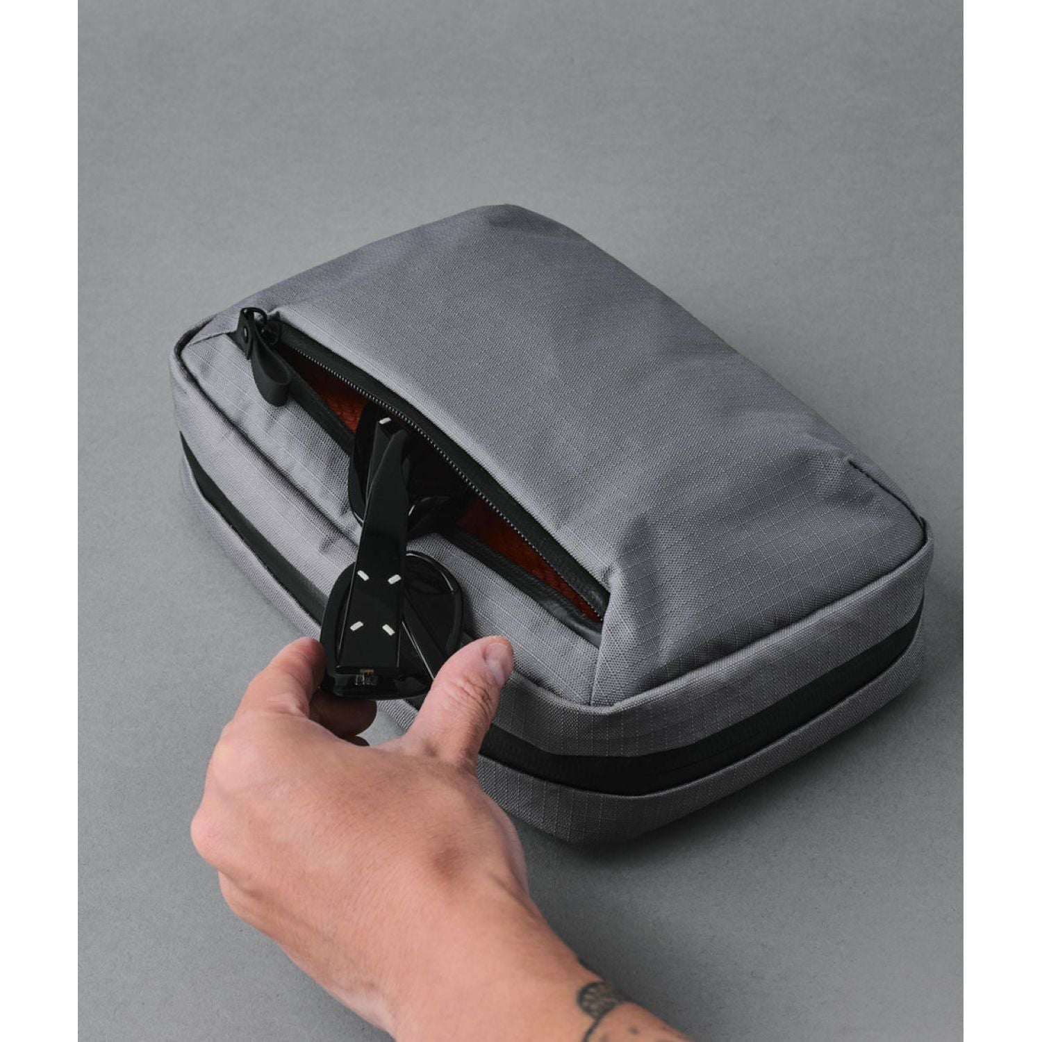 ALPAKA Elements Tech Case Sling | Alpaka Elements Tech Case Sling, Alpaka Pouches, Alpaka Slings, Bags, Electronics Cases, For Him, Gifts & Lifestyle, Pouches, Pouches & Crossbody Bags, Sling Bags, Tech Accessories, Travel Accessories | Alpaka-41