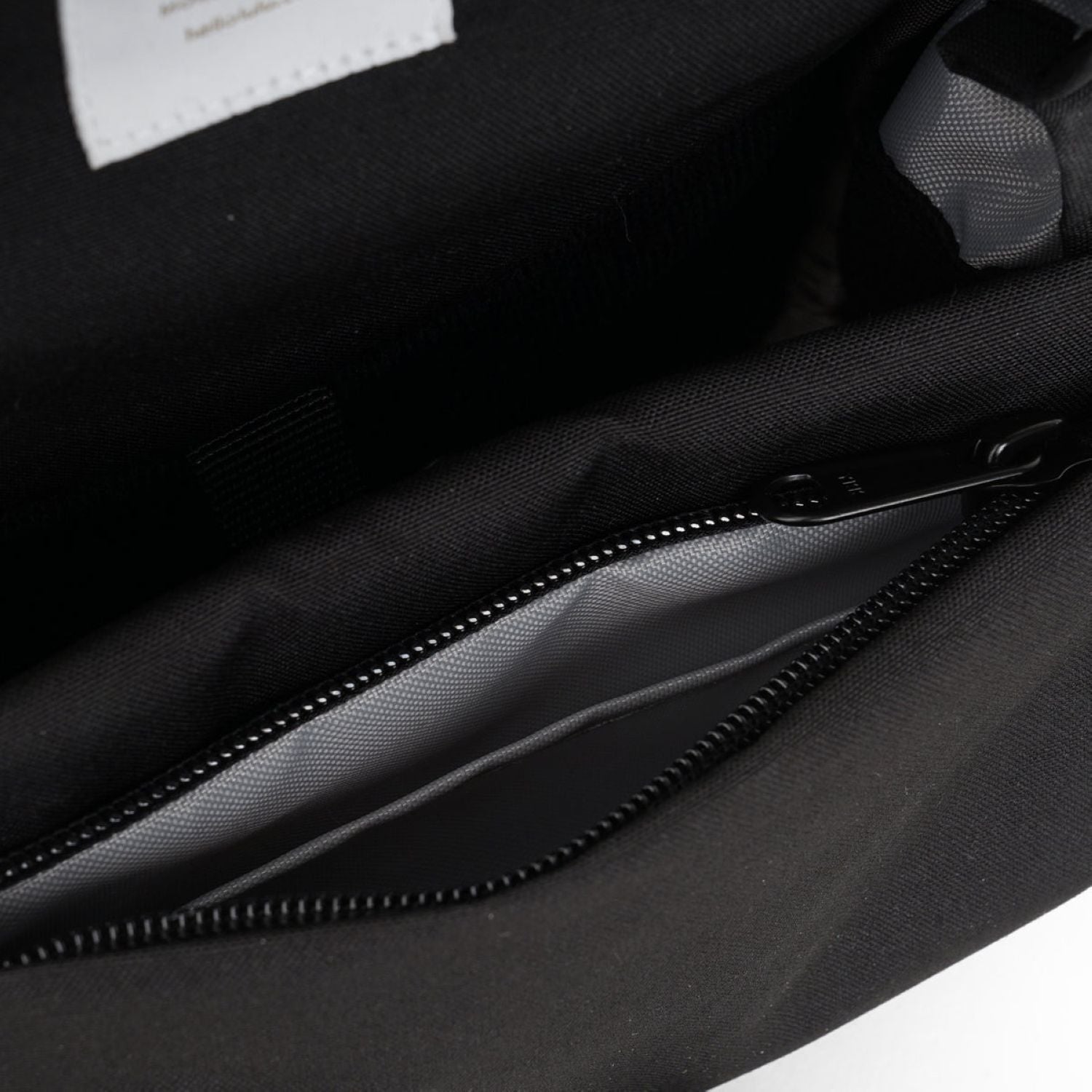 Hellolulu Venus Compact Camera Bag (S) Recycled