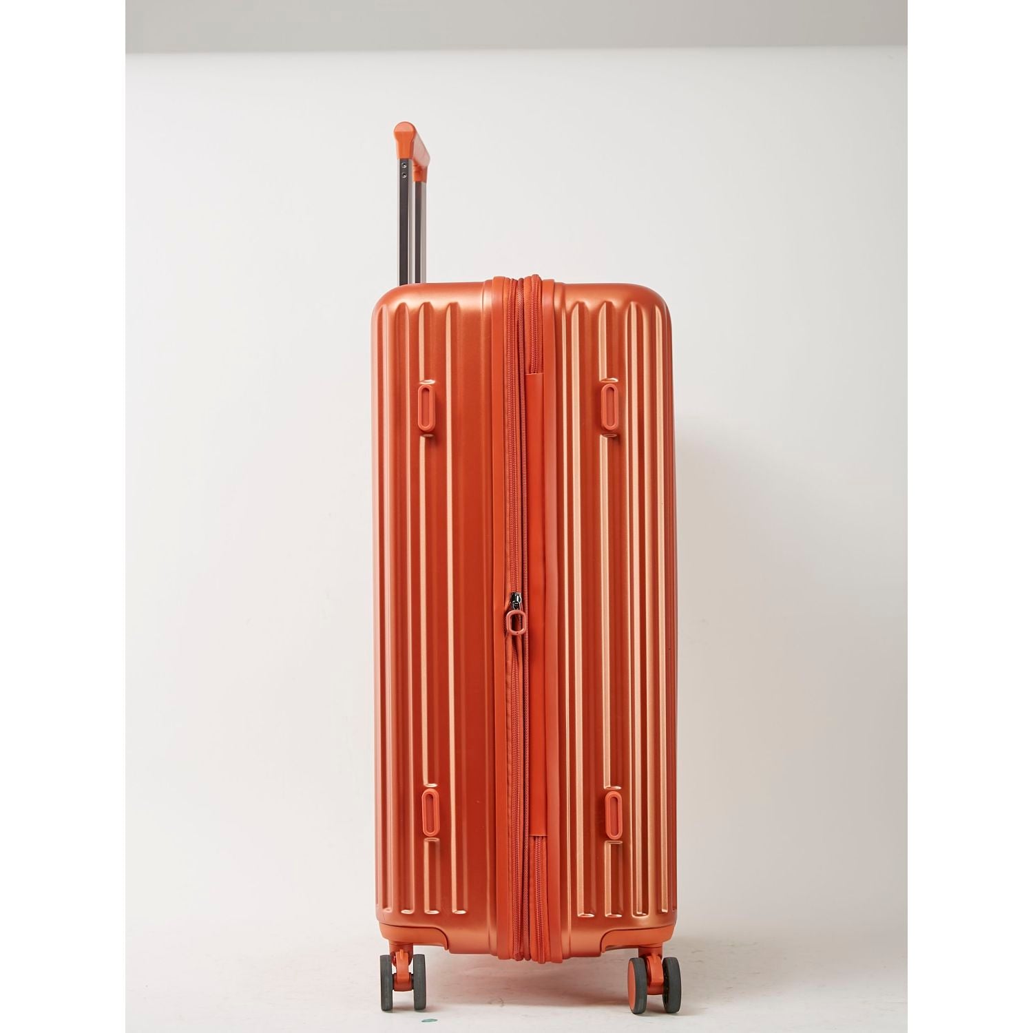 Conwood Pioneer Polycarbonate 24" Expandable Upright Luggage
