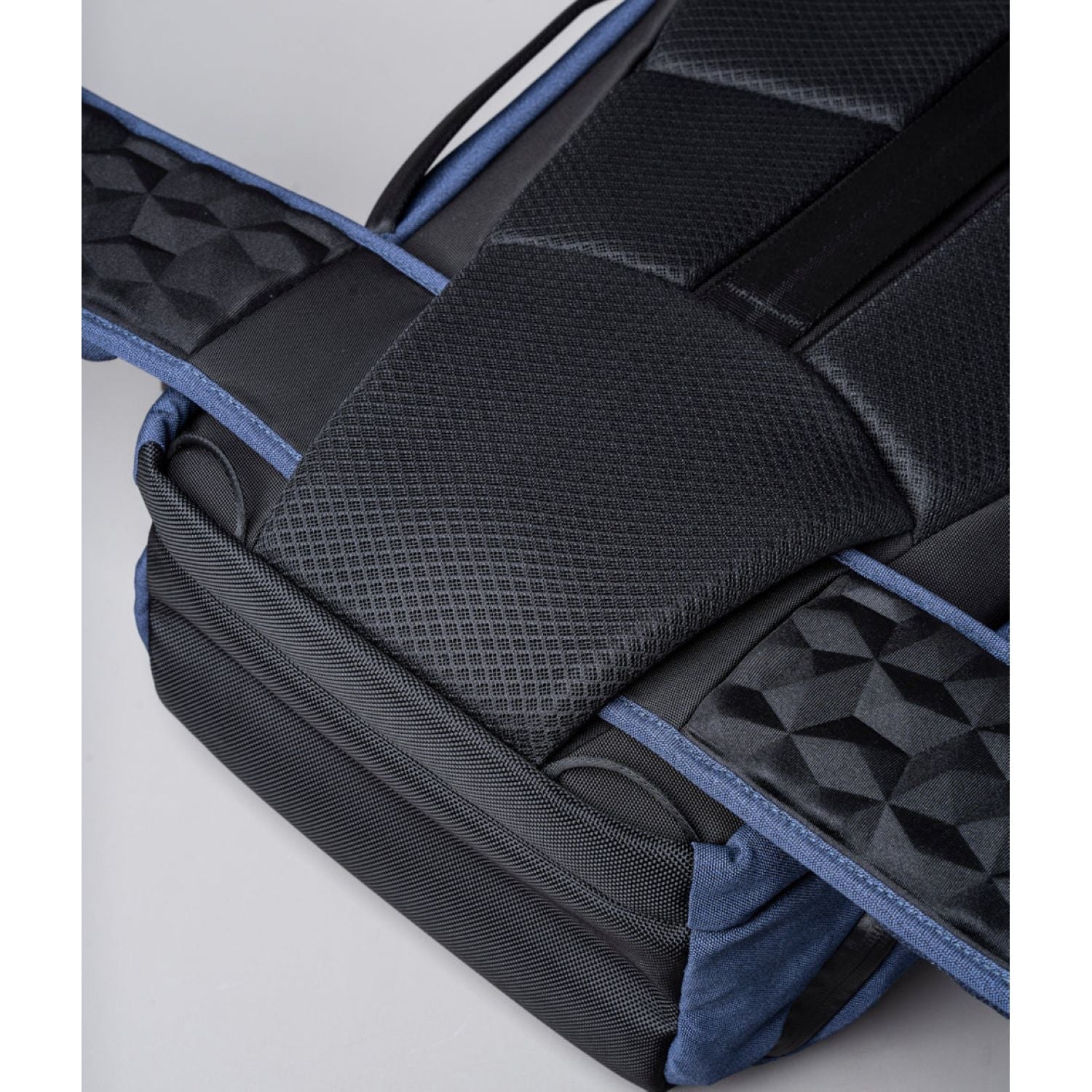 ALPAKA Elements Travel (35L) Axoflux 600D Backpack + Removable Waist Strap (SA)