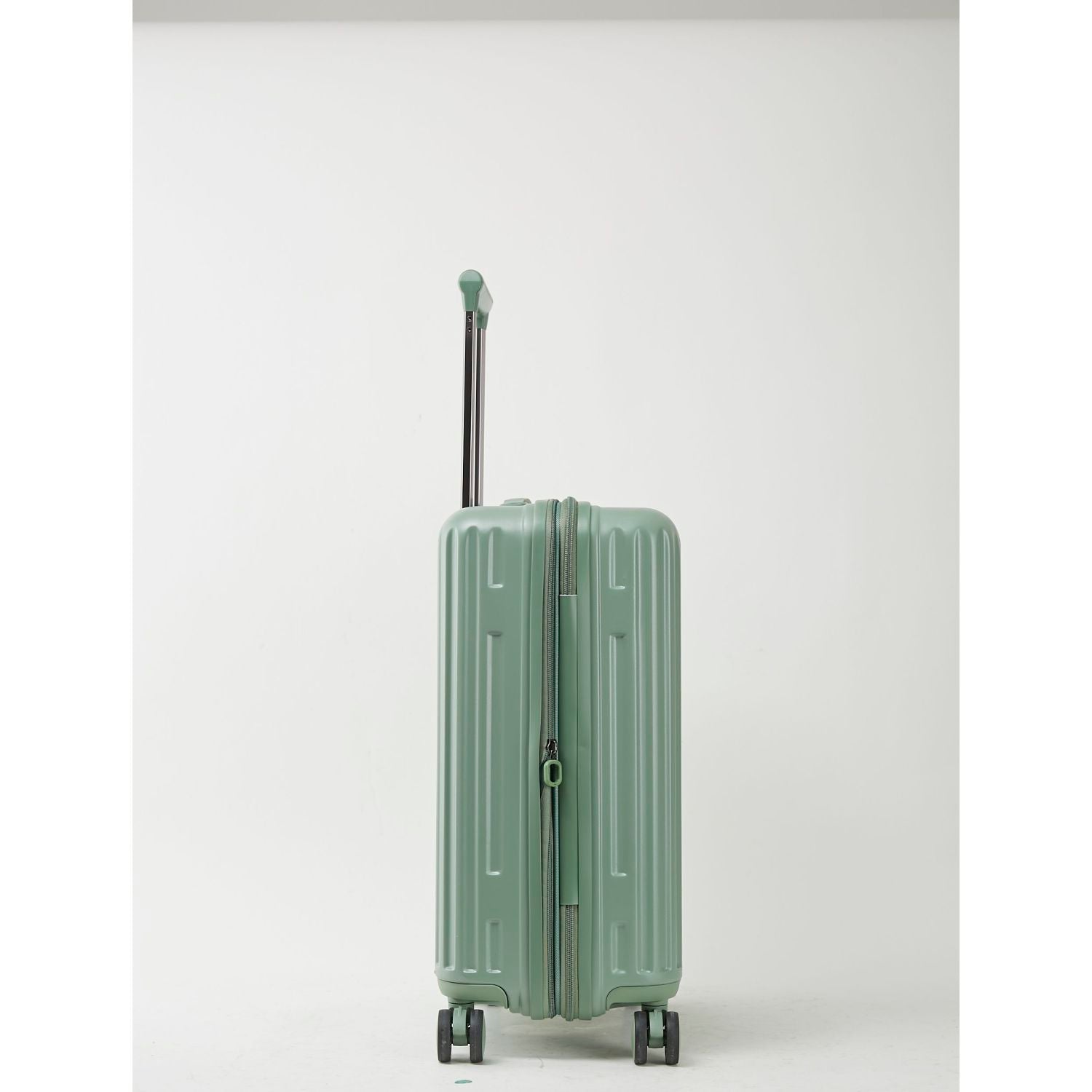 Conwood Pioneer Polycarbonate 20" Expandable Upright Luggage