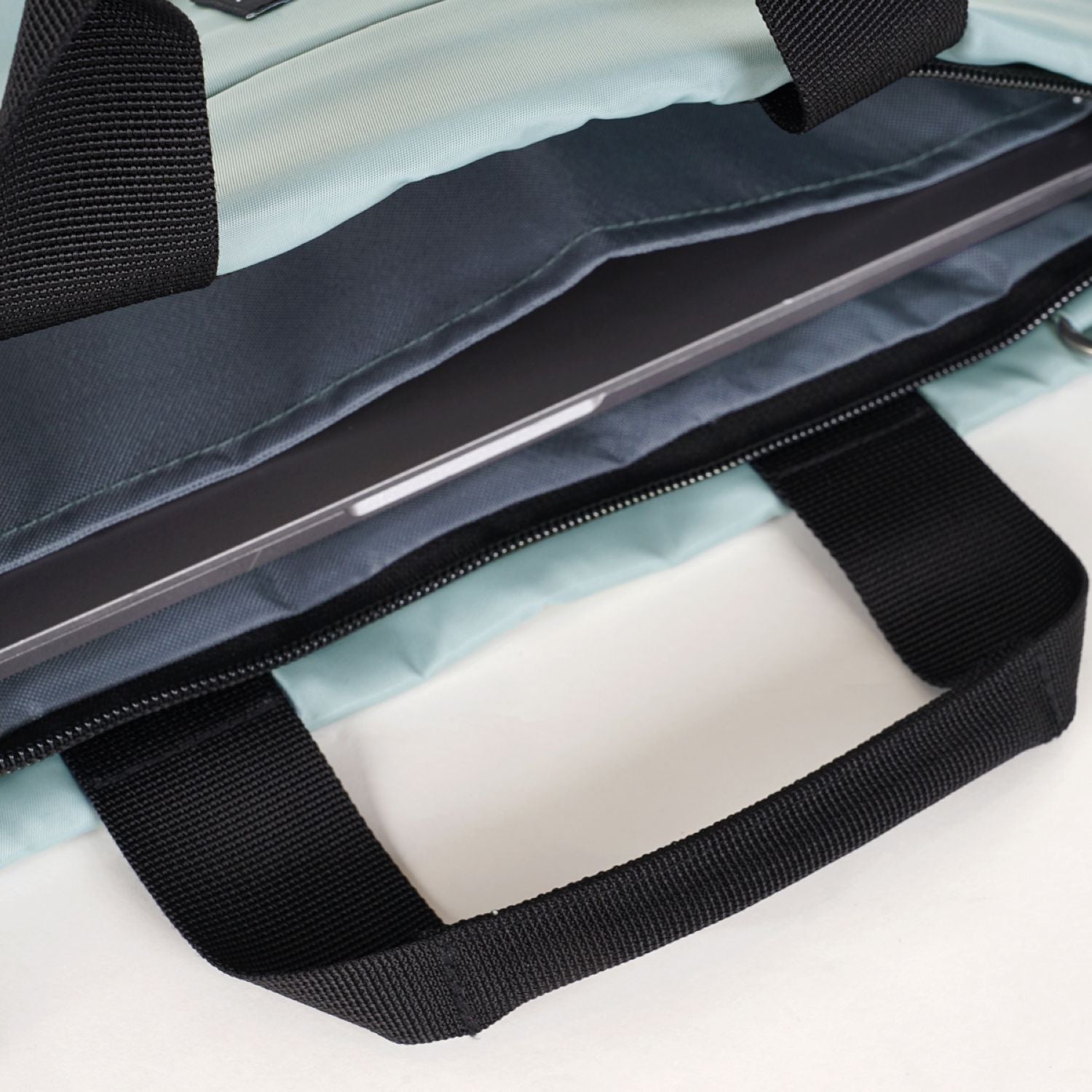 Hellolulu Mira 2-Way Sleeve Case 14" Recycled (SA)