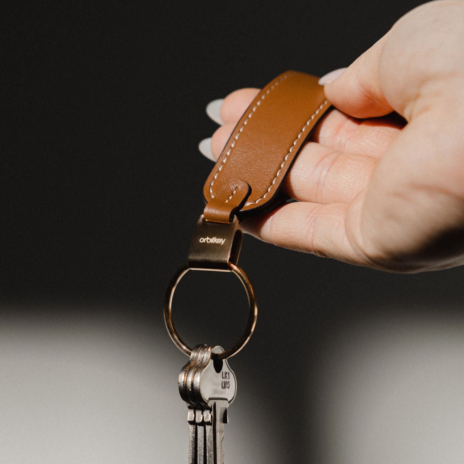 Orbitkey Loop Keychain Leather | Gifts & Lifestyle, Home Organizers, Key Organizers, Travel Accessories, Travel Necessities | Orbitkey Key Organizers-9