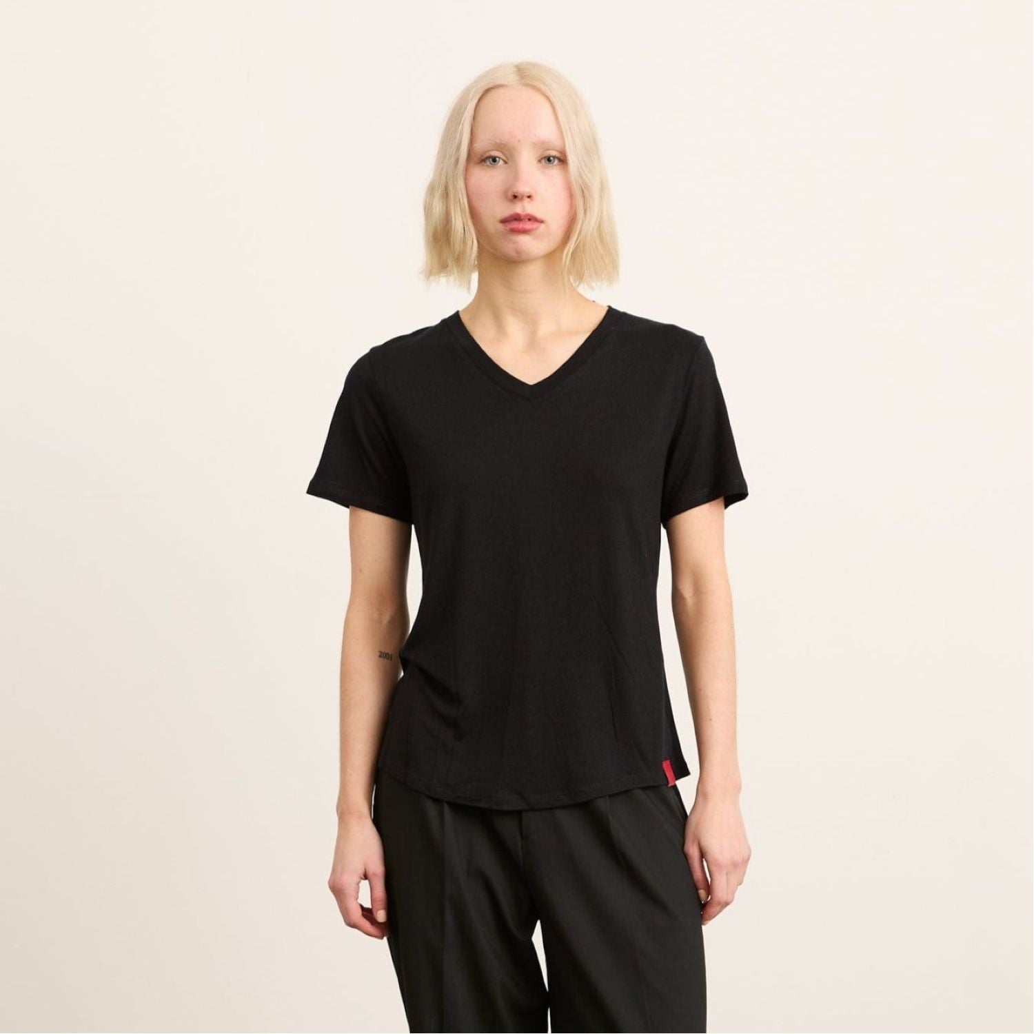 Paire Women's Merino Wool-Blend V-Neck T-Shirt (Black)