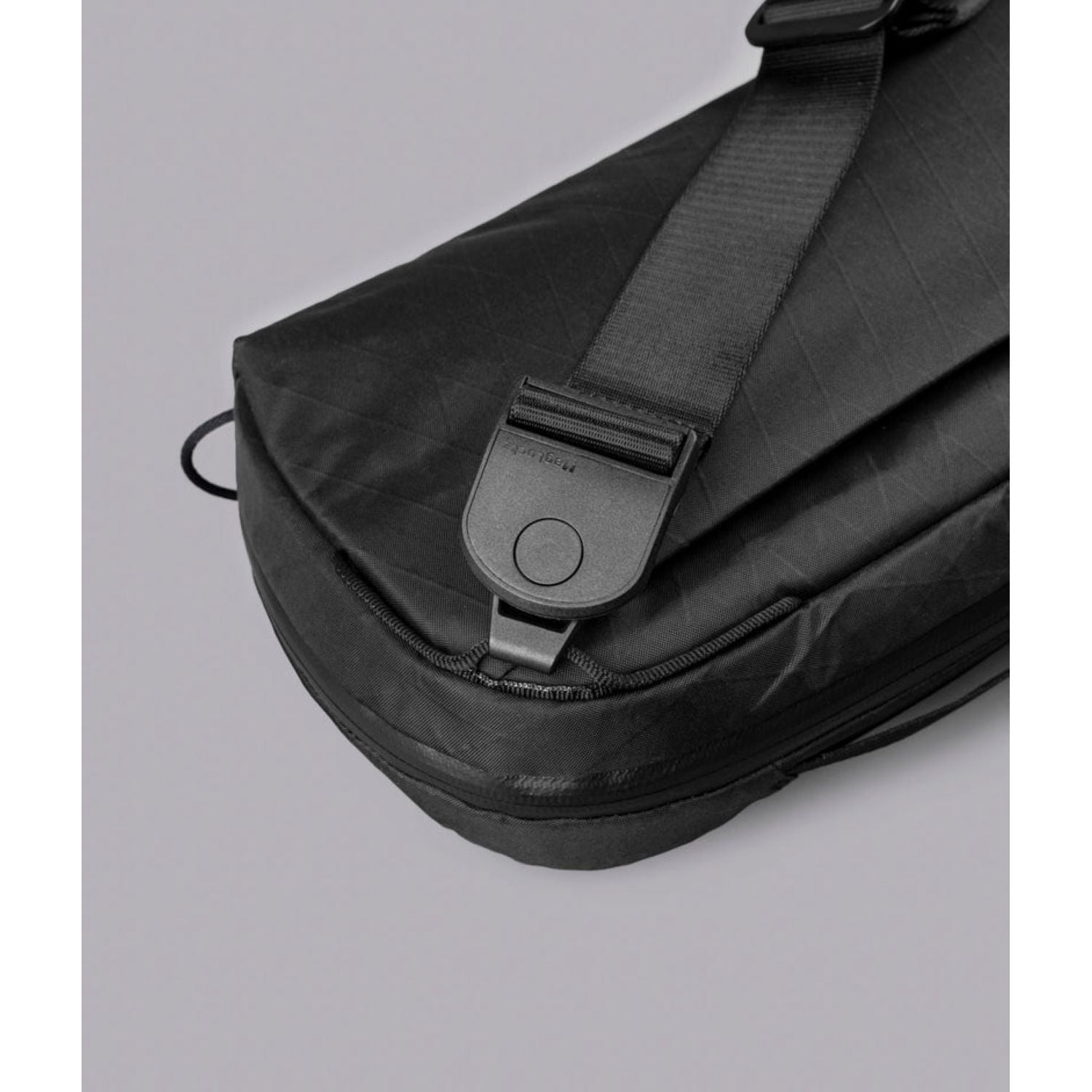 ALPAKA Eclipse Gaming Sling