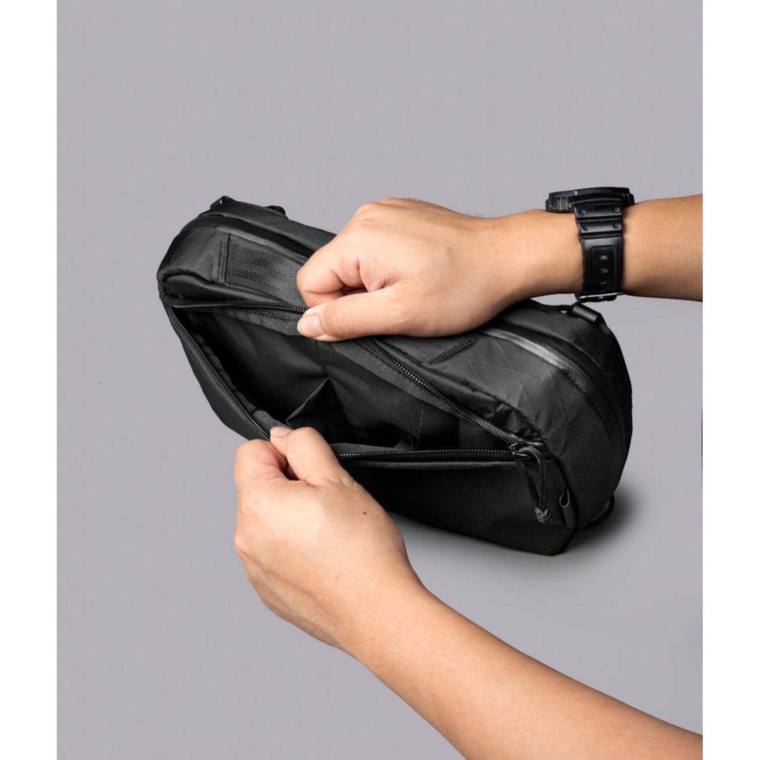 ALPAKA Eclipse Gaming Sling