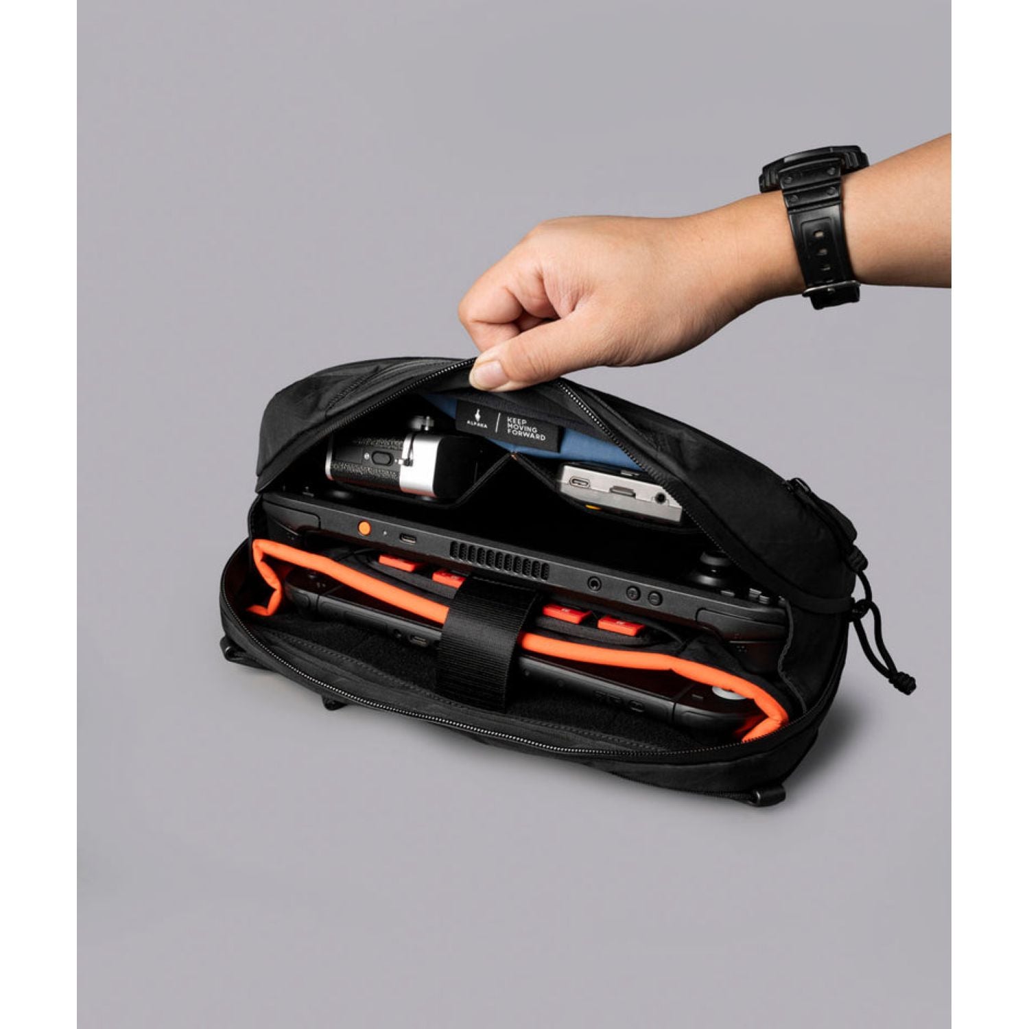 ALPAKA Eclipse Gaming Sling