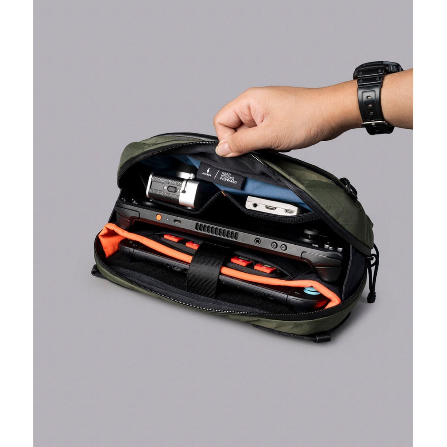 ALPAKA Eclipse Gaming Sling