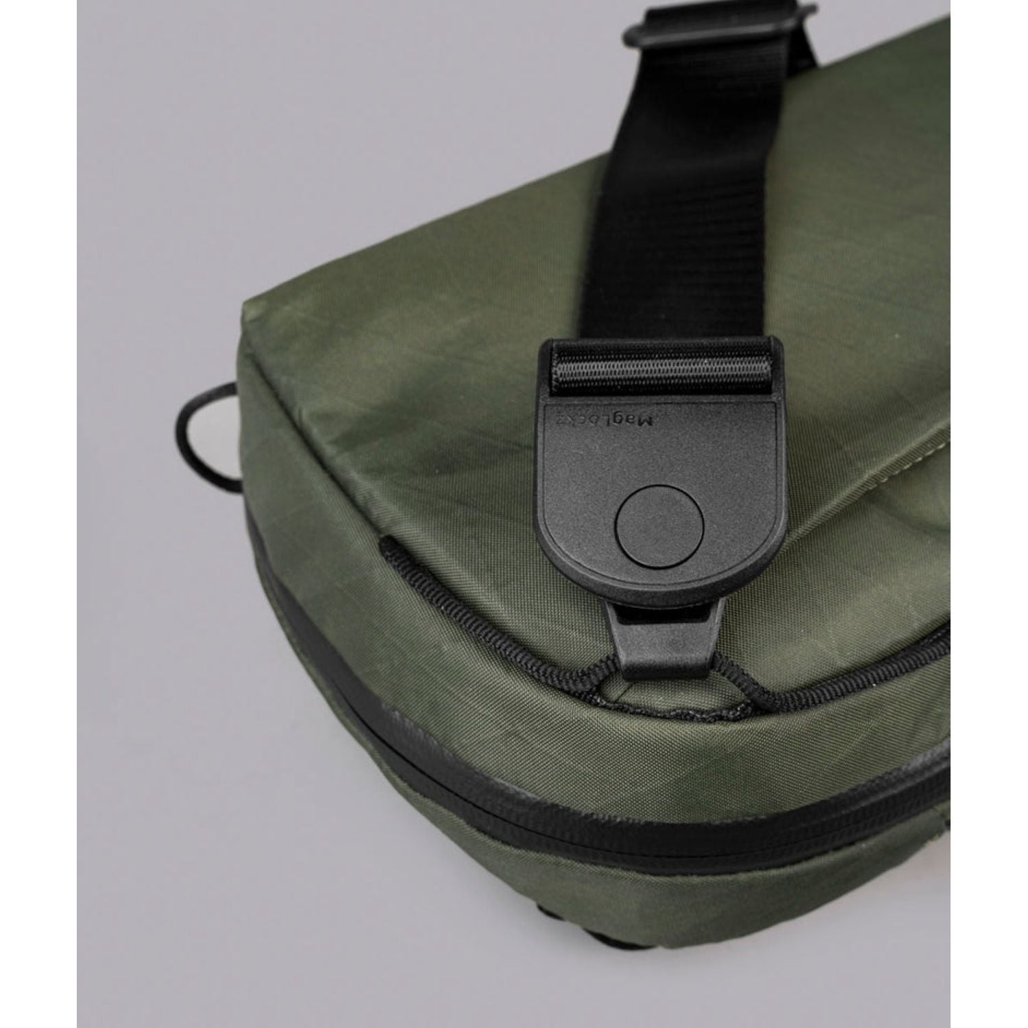 ALPAKA Eclipse Gaming Sling