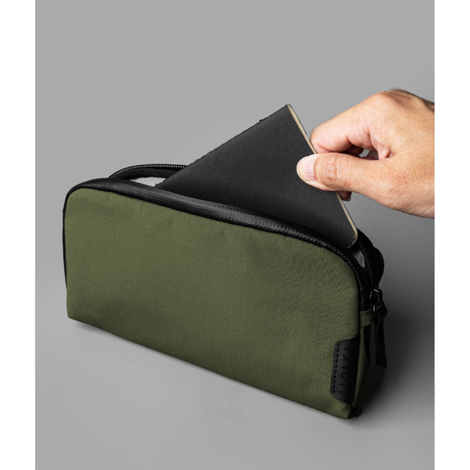 ALPAKA Flight Pouch