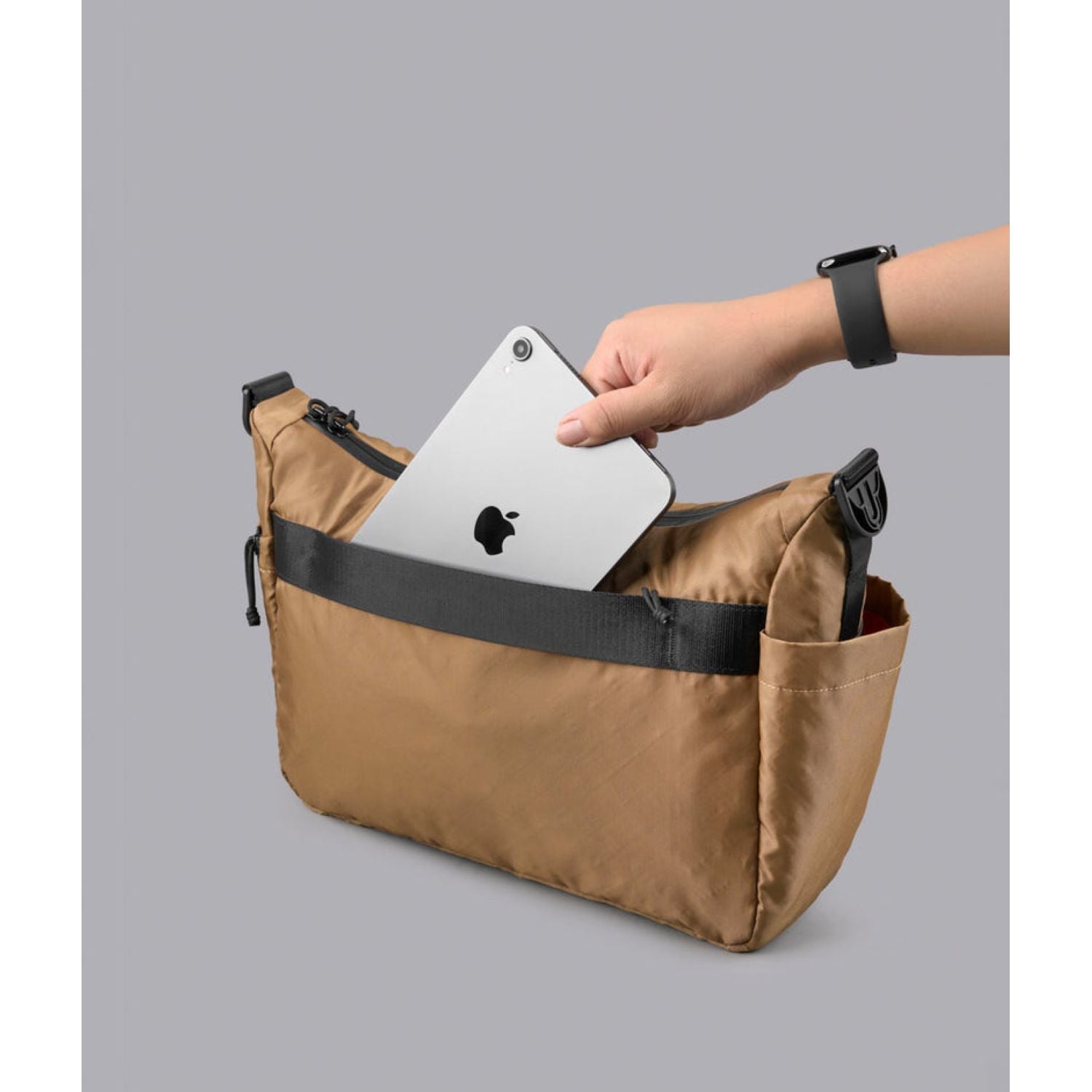 ALPAKA Flight Satchel