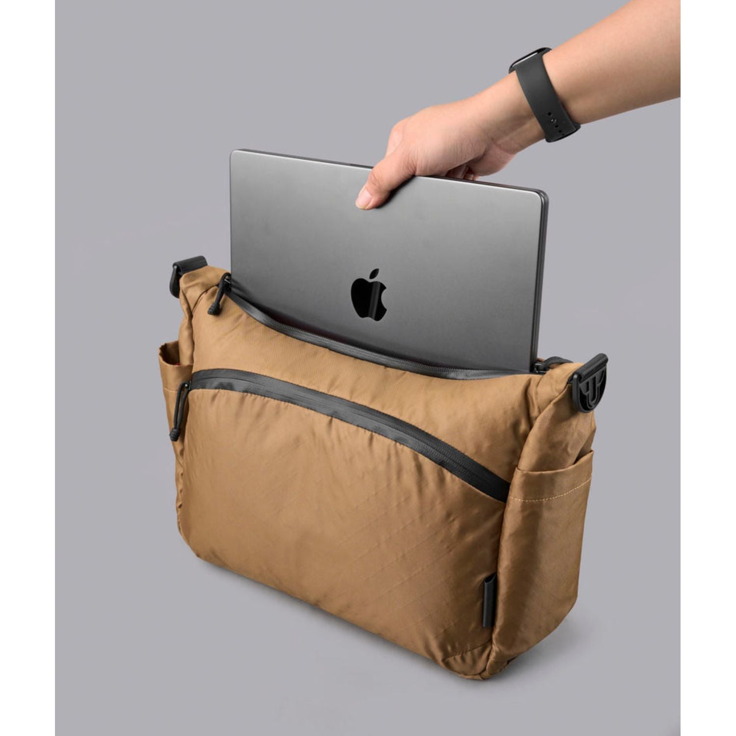 ALPAKA Flight Satchel