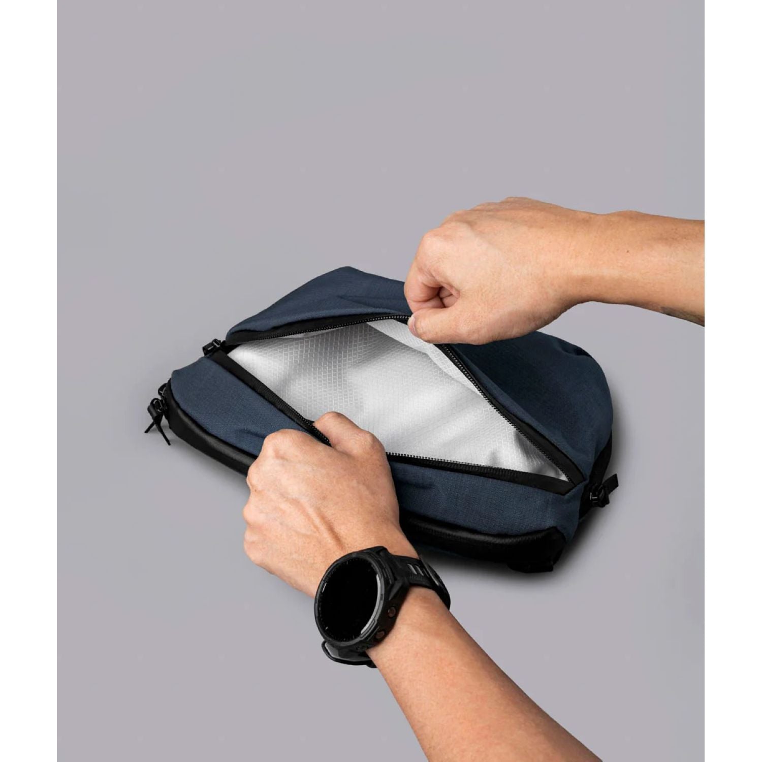 ALPAKA Flight Sling Pro 2.5L