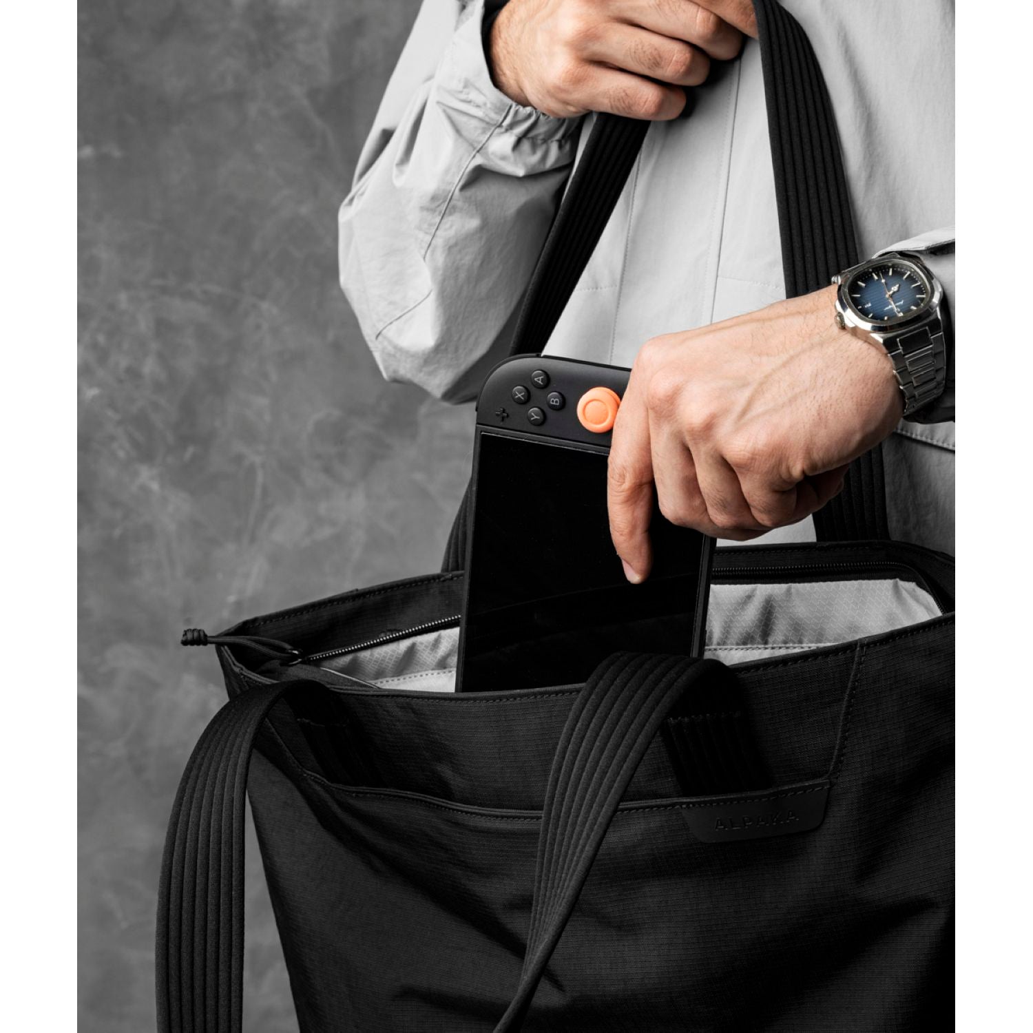 ALPAKA Flight Tote Bag (M)