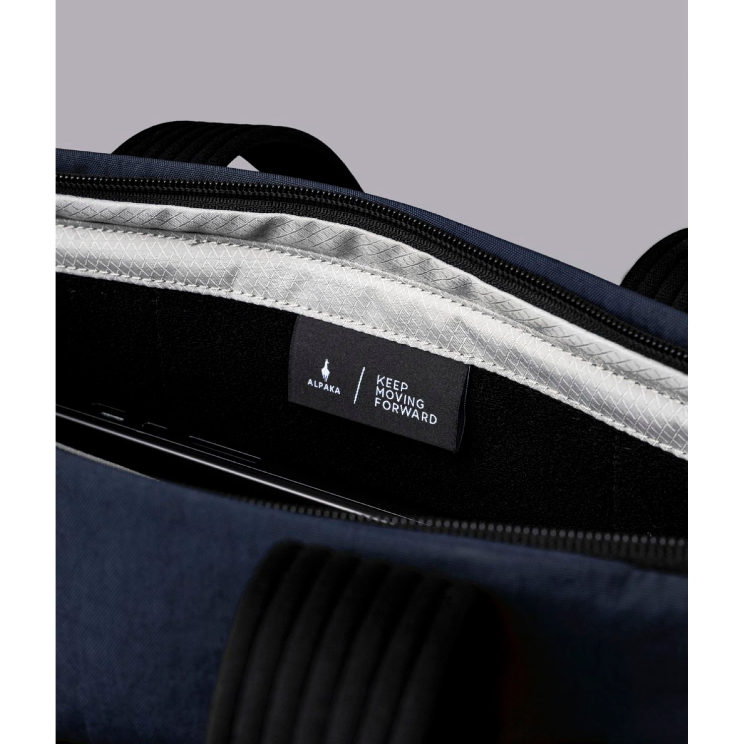 ALPAKA Flow Tote Pack