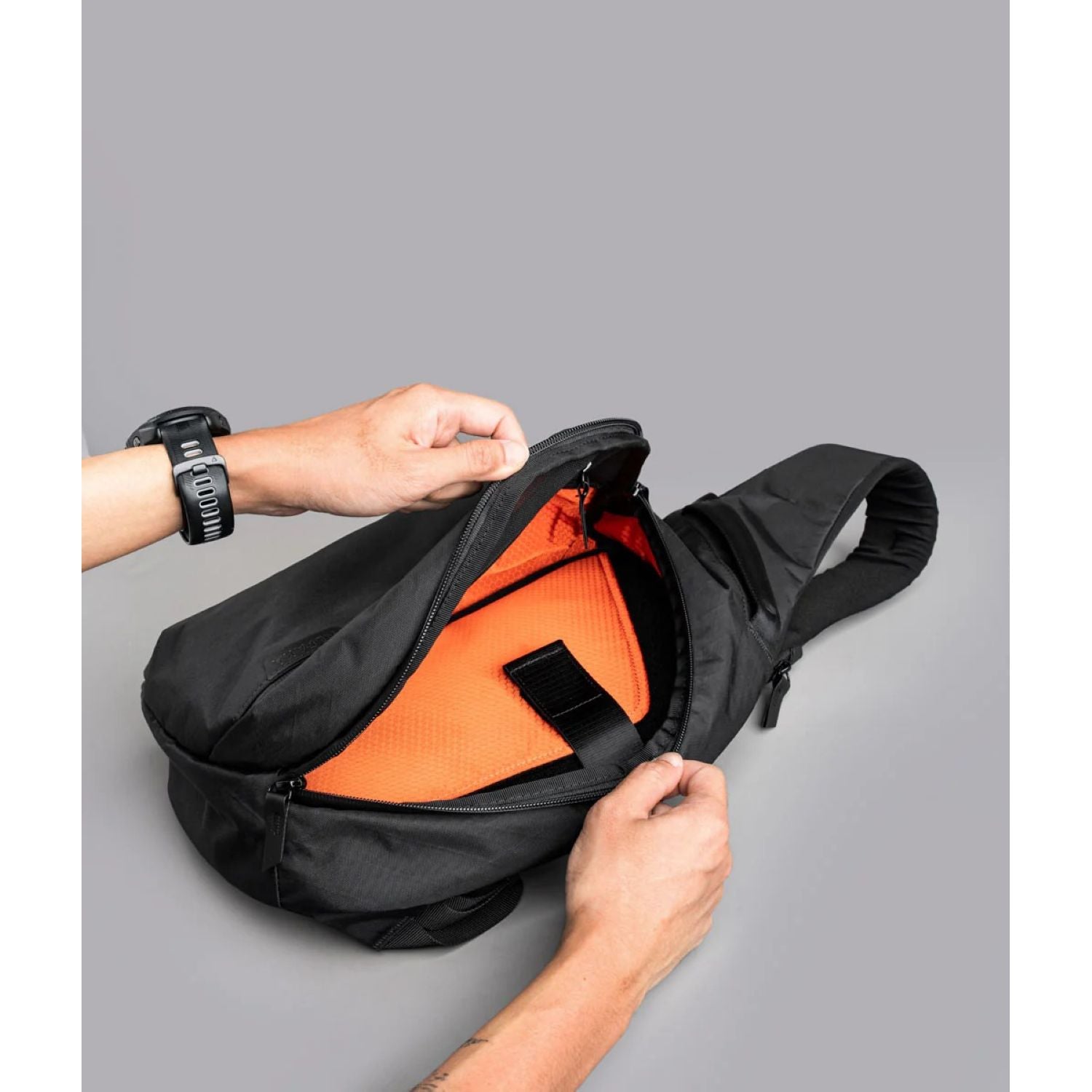 ALPAKA Metro Crossbody Left Shoulder