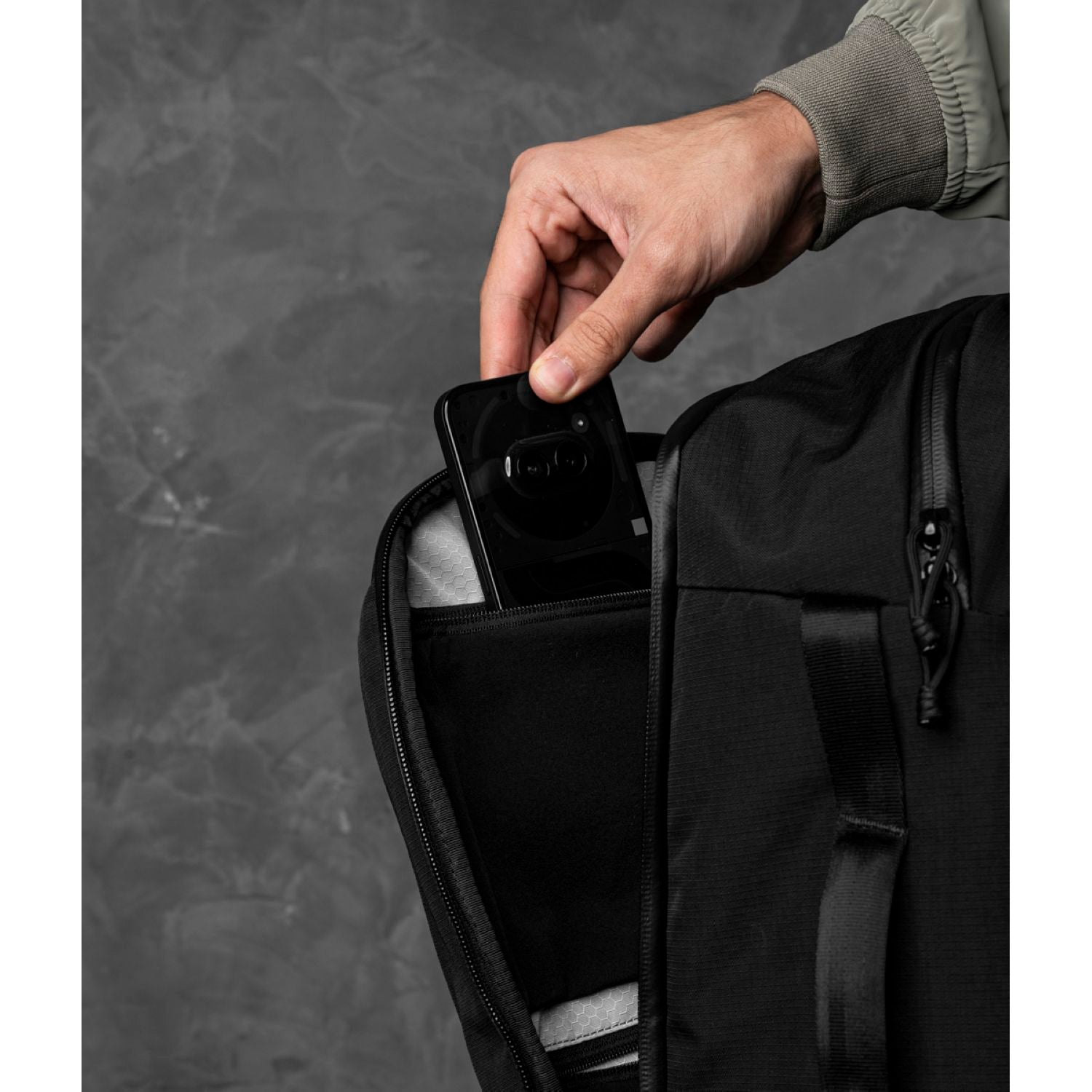 [PRE-ORDER] ALPAKA Traverse Backpack 30L