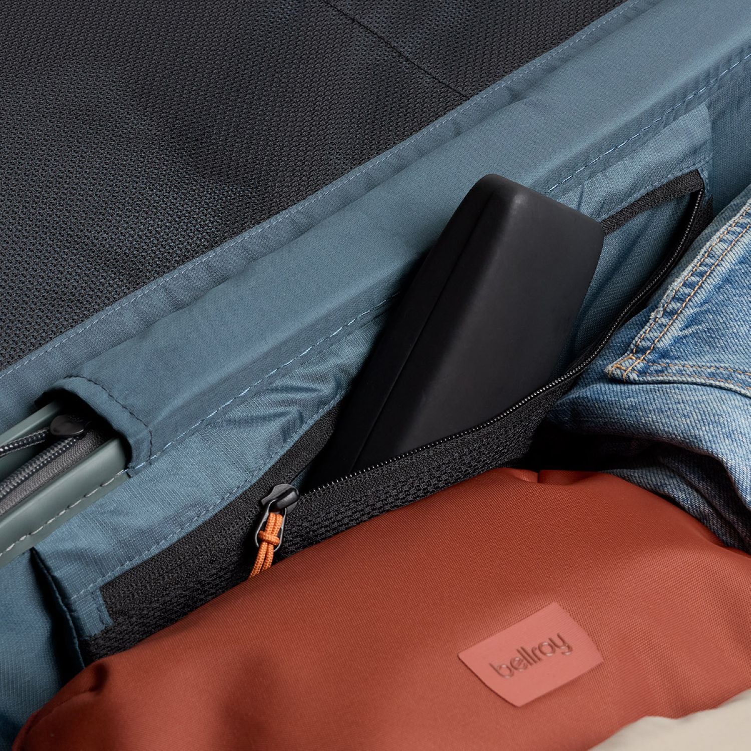 Bellroy Transit Check-In Large