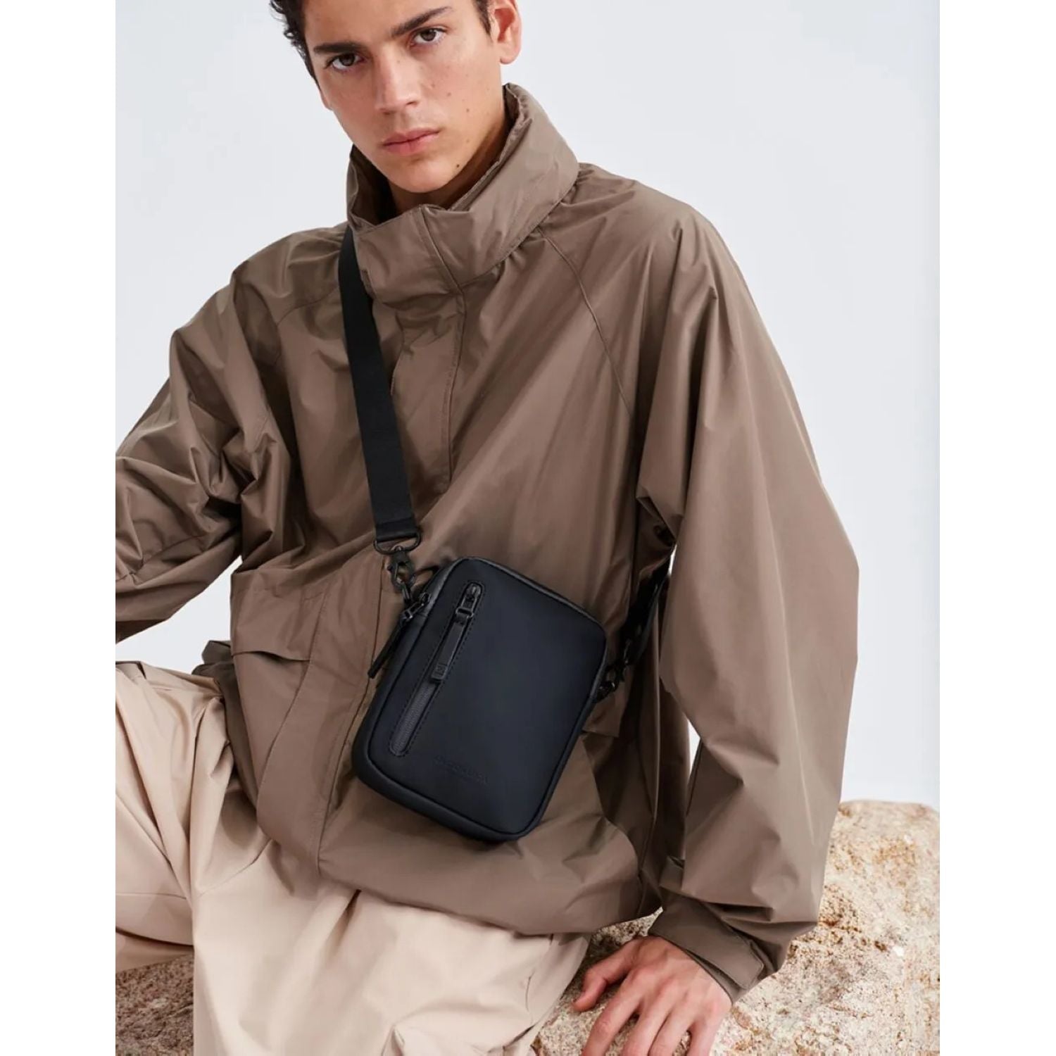 Gaston Luga Dash Verti Crossbody