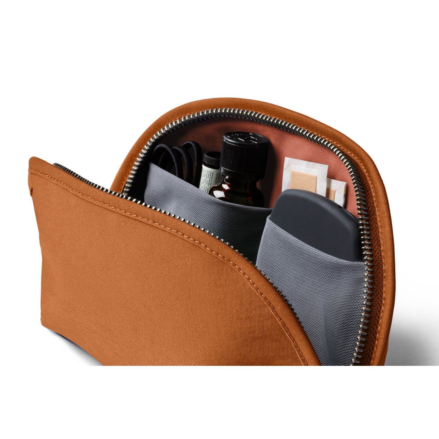 Bellroy Classic Pouch | Bags, Bags For Men, Bellroy Accessories, Pouches, Pouches & Crossbody Bags, Tech Collection, Travel Accessories | Bellroy-5